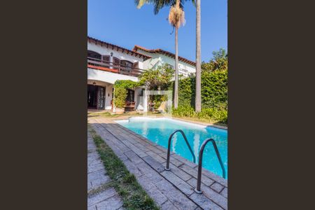 Casa à venda com 311m², 4 quartos e 4 vagas Casa à venda com 311m², 4 quartos e 4 vagasÁrea Externa