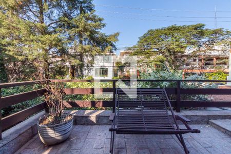 Casa à venda com 311m², 4 quartos e 4 vagas Casa à venda com 311m², 4 quartos e 4 vagasVaranda da Suíte 2