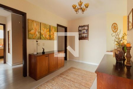 Casa à venda com 311m², 4 quartos e 4 vagas Casa à venda com 311m², 4 quartos e 4 vagasHall - segundo andar