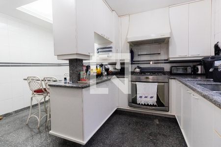 Casa à venda com 311m², 4 quartos e 4 vagas Casa à venda com 311m², 4 quartos e 4 vagasCozinha