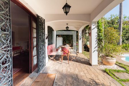 Casa à venda com 311m², 4 quartos e 4 vagas Casa à venda com 311m², 4 quartos e 4 vagasÁrea Externa