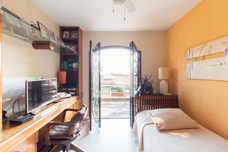 Casa à venda com 311m², 4 quartos e 4 vagas Casa à venda com 311m², 4 quartos e 4 vagasQuarto 1