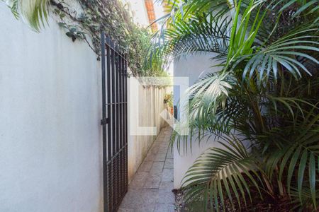 Casa à venda com 311m², 4 quartos e 4 vagas Casa à venda com 311m², 4 quartos e 4 vagasCorredor