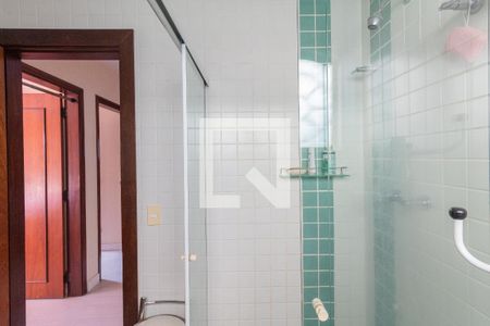 Casa à venda com 311m², 4 quartos e 4 vagas Casa à venda com 311m², 4 quartos e 4 vagasBanheiro social