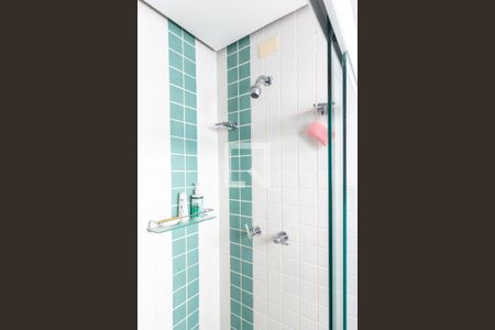 Casa à venda com 311m², 4 quartos e 4 vagas Casa à venda com 311m², 4 quartos e 4 vagasBanheiro social