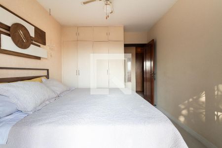 Casa à venda com 311m², 4 quartos e 4 vagas Casa à venda com 311m², 4 quartos e 4 vagasSuíte 1