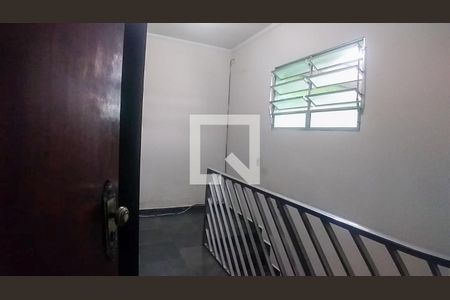 Casa à venda com 150m², 3 quartos e 5 vagas Casa à venda com 150m², 3 quartos e 5 vagasescadas