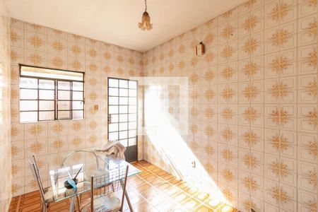 Casa à venda com 200m², 4 quartos e 3 vagas Casa à venda com 200m², 4 quartos e 3 vagasCopa