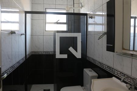 Banheiro de apartamento para alugar com 1 quarto, 56m² em Jardim Guassu, São Vicente