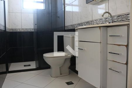 Banheiro de apartamento para alugar com 1 quarto, 56m² em Jardim Guassu, São Vicente