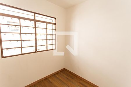 Quarto 1 de apartamento para alugar com 3 quartos, 56m² em Santa Efigênia, Belo Horizonte