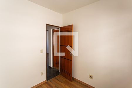 Quarto 1 de apartamento para alugar com 3 quartos, 56m² em Santa Efigênia, Belo Horizonte