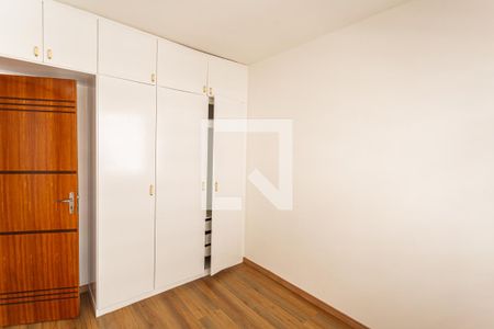 Quarto 2 de apartamento para alugar com 3 quartos, 56m² em Santa Efigênia, Belo Horizonte