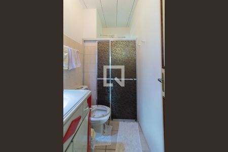 Banheiro de casa de condomínio para alugar com 2 quartos, 65m² em Vila Nova, Porto Alegre