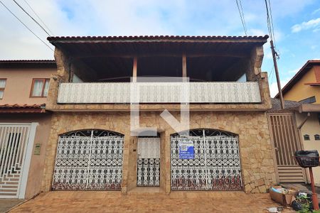 Casa à venda com 332m², 3 quartos e 2 vagasFachada