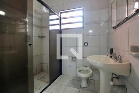 Casa à venda com 332m², 3 quartos e 2 vagasBanheiro da Suíte 2
