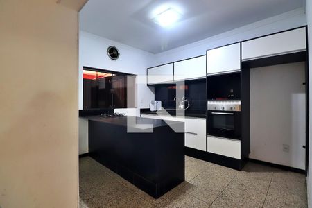Casa à venda com 332m², 3 quartos e 2 vagasCozinha