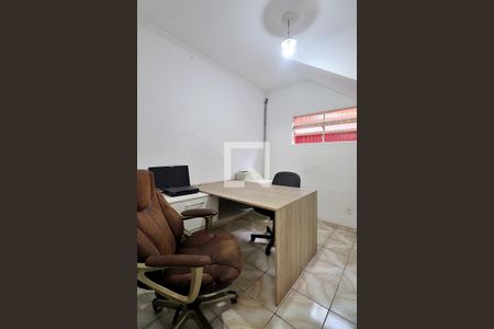 Casa à venda com 332m², 3 quartos e 2 vagasEscritório