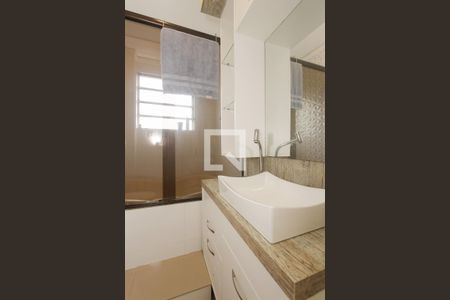 Banheiro social de apartamento para alugar com 1 quarto, 51m² em Floresta, Porto Alegre