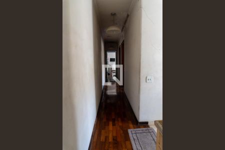 Casa à venda com 230m², 4 quartos e 3 vagasCorredor