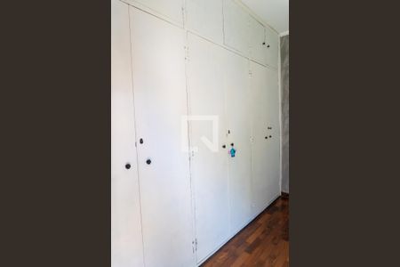 Casa à venda com 230m², 4 quartos e 3 vagasSuíte 2 Armarios