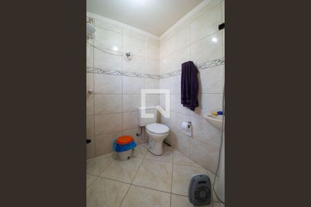 Banheiro do Sotão de casa à venda com 2 quartos, 138m² em Vila Nova, Porto Alegre