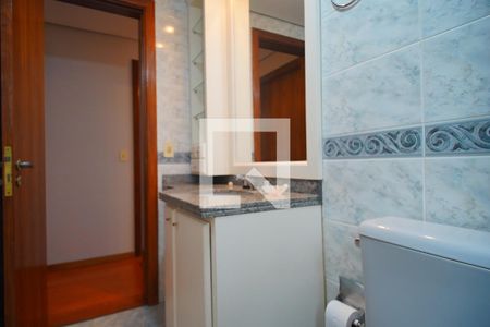 Apartamento para alugar com 191m², 3 quartos e 3 vagasBanheiro 3 corredor 