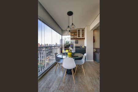 Apartamento para alugar com 68m², 2 quartos e 2 vagasVaranda