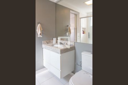 Apartamento para alugar com 151m², 2 quartos e 3 vagas Apartamento para alugar com 151m², 2 quartos e 3 vagasBanheiro da Suíte 2