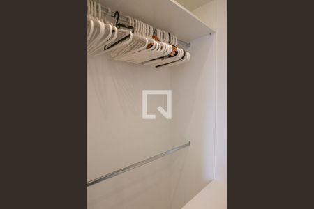 Apartamento para alugar com 151m², 2 quartos e 3 vagas Apartamento para alugar com 151m², 2 quartos e 3 vagasCloset da Suíte 2