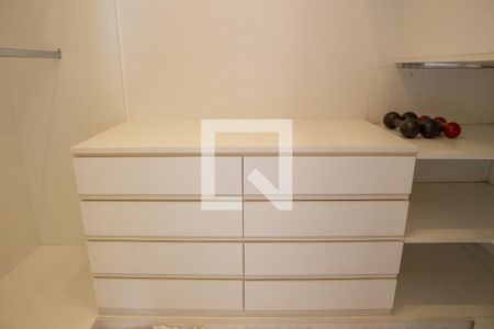 Apartamento para alugar com 151m², 2 quartos e 3 vagas Apartamento para alugar com 151m², 2 quartos e 3 vagasCloset da Suíte 2