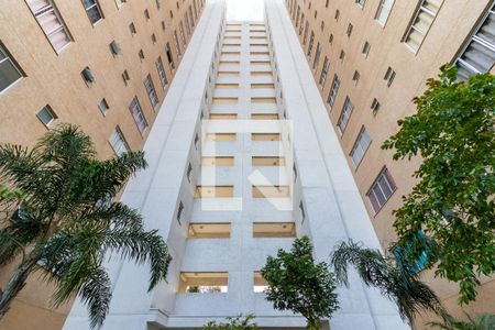 Apartamento à venda com 27m², 1 quarto e sem vaga Apartamento à venda com 27m², 1 quarto e sem vagaFachada do bloco