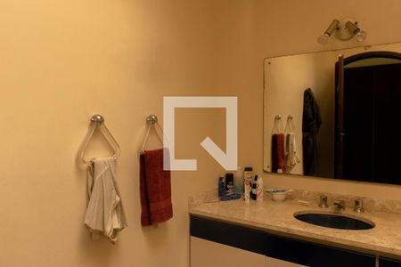 Casa à venda com 400m², 5 quartos e 4 vagas Casa à venda com 400m², 5 quartos e 4 vagasBanheiro