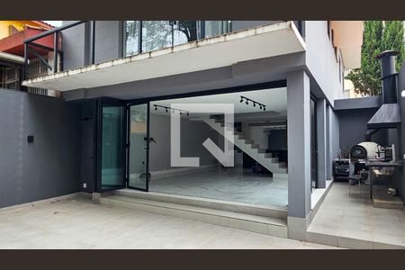 Casa à venda com 250m², 4 quartos e 2 vagasCloset