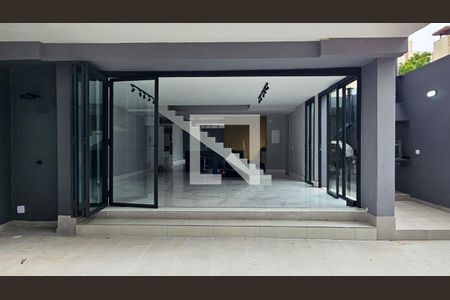 Casa à venda com 250m², 4 quartos e 2 vagasCloset