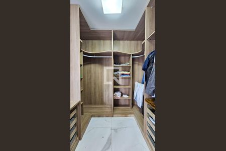 Casa à venda com 250m², 4 quartos e 2 vagasCloset do quarto 3