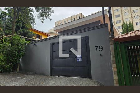 Casa à venda com 250m², 4 quartos e 2 vagasFachada