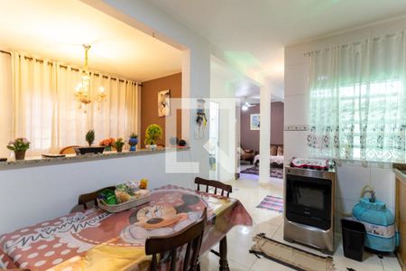 Casa à venda com 250m², 5 quartos e 5 vagasEdícula - Cozinha