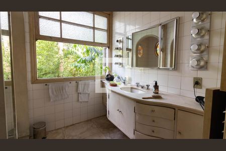 Casa à venda com 338m², 4 quartos e 2 vagasBanheiro 