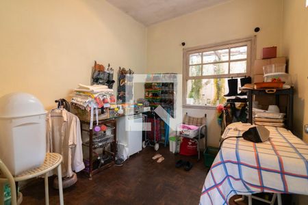 Casa à venda com 338m², 4 quartos e 2 vagasEdícula, quarto 