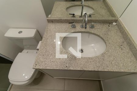 Banheiro de apartamento para alugar com 1 quarto, 30m² em Pinheiros, São Paulo