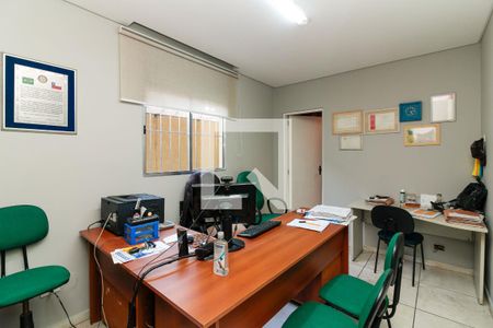 Casa à venda com 200m², 3 quartos e 2 vagas Casa à venda com 200m², 3 quartos e 2 vagasQuarto 7