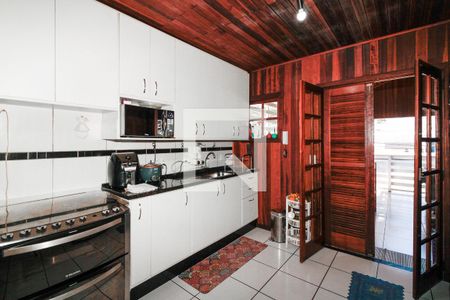 Casa à venda com 200m², 3 quartos e 2 vagas Casa à venda com 200m², 3 quartos e 2 vagasCozinha