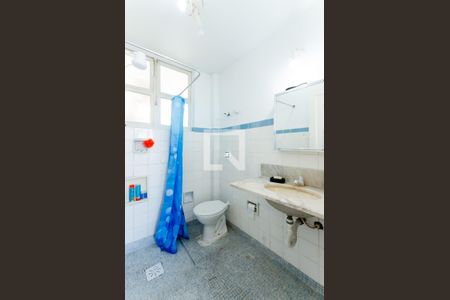 Banheiro de apartamento para alugar com 1 quarto, 60m² em José Menino, Santos