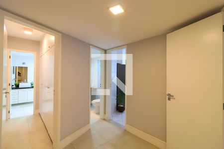 Apartamento à venda com 160m², 3 quartos e 3 vagas Apartamento à venda com 160m², 3 quartos e 3 vagasCorredor