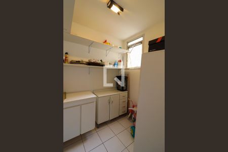 Apartamento à venda com 160m², 3 quartos e 3 vagas Apartamento à venda com 160m², 3 quartos e 3 vagasÁrea de Serviço