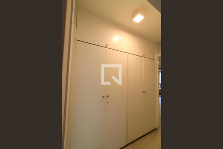 Apartamento à venda com 160m², 3 quartos e 3 vagas Apartamento à venda com 160m², 3 quartos e 3 vagasCloset da suíte