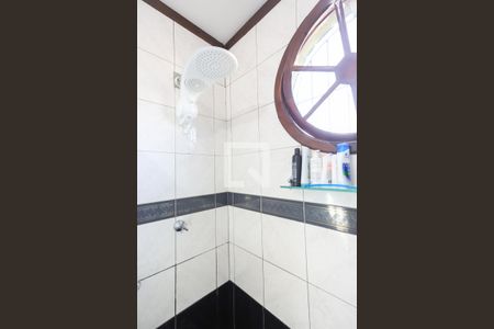 Casa à venda com 350m², 4 quartos e 6 vagasBanheiro da Suíte 2