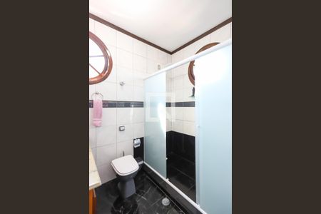 Casa à venda com 350m², 4 quartos e 6 vagasBanheiro da Suíte 2