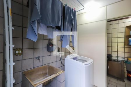 Casa à venda com 350m², 4 quartos e 6 vagasLavanderia